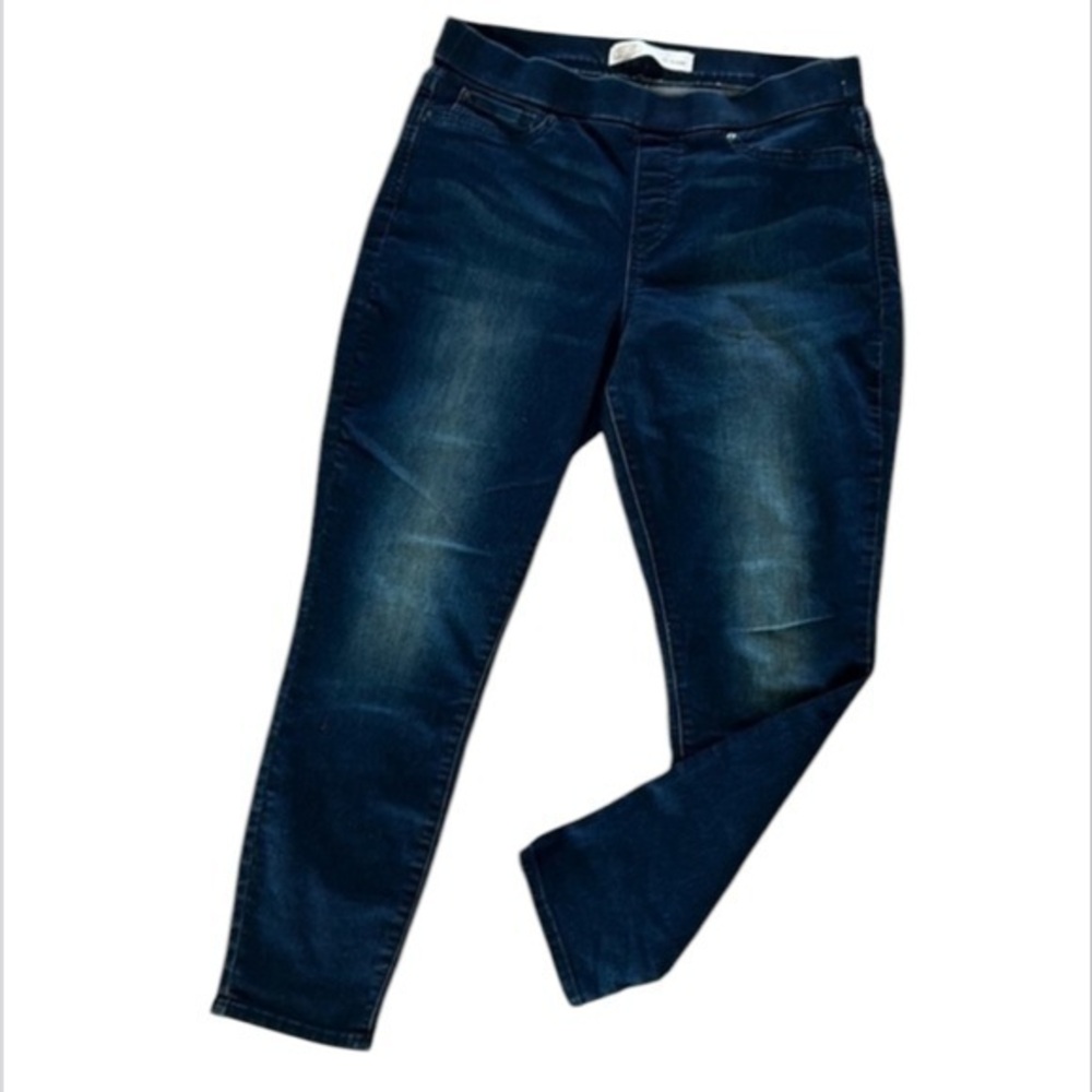 Levi’s size 32 pull on skinny jeans